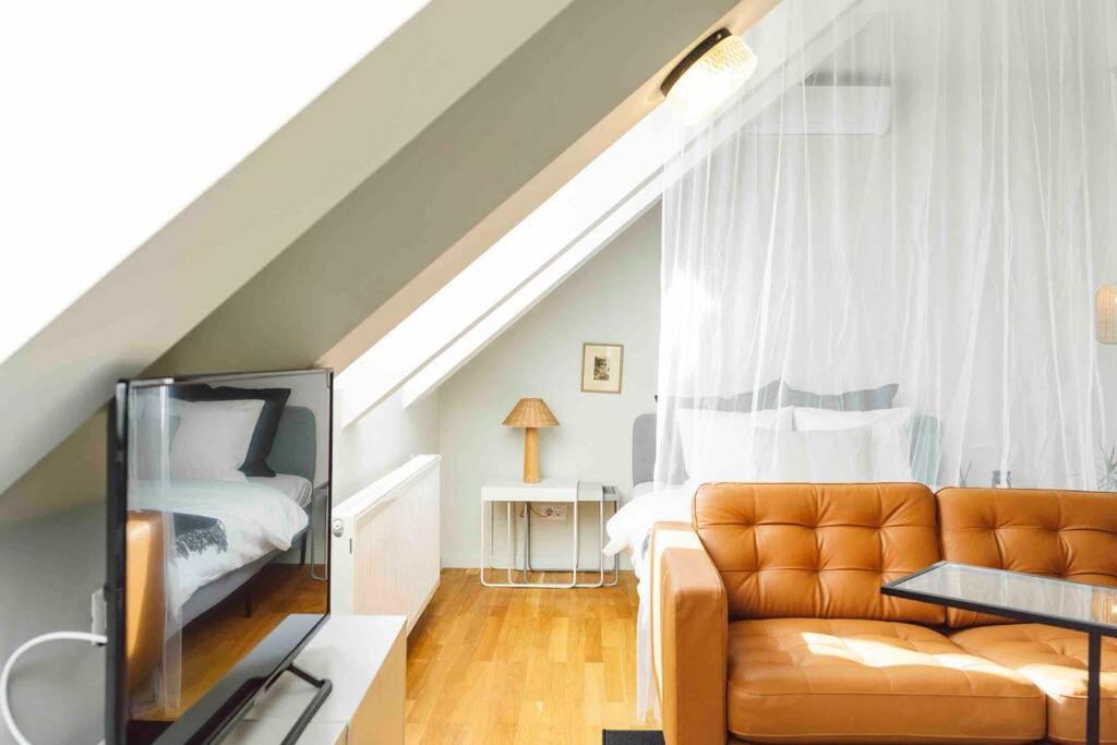 Vivando - Beautiful Studio B + Parking Bukarest Eksteriør billede